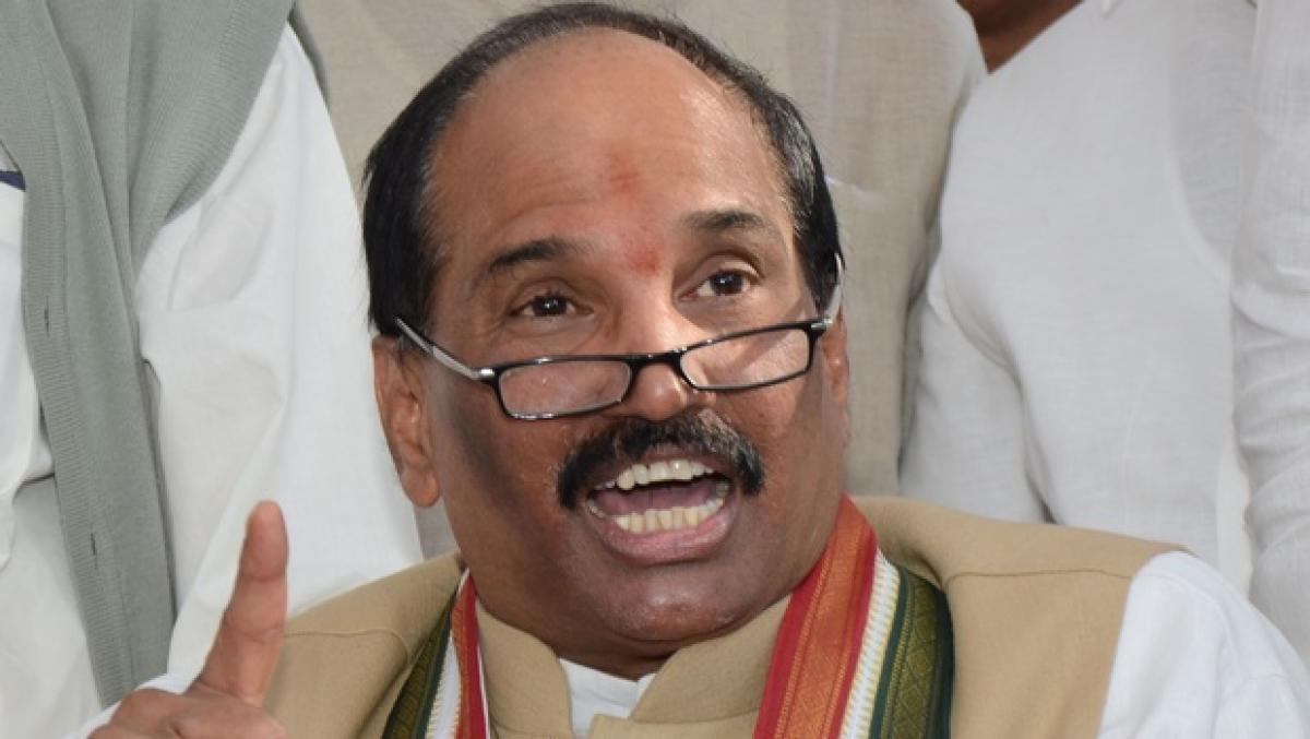 Uttam Kumar Reddy alleges TRS govt is manipulating figures in budget